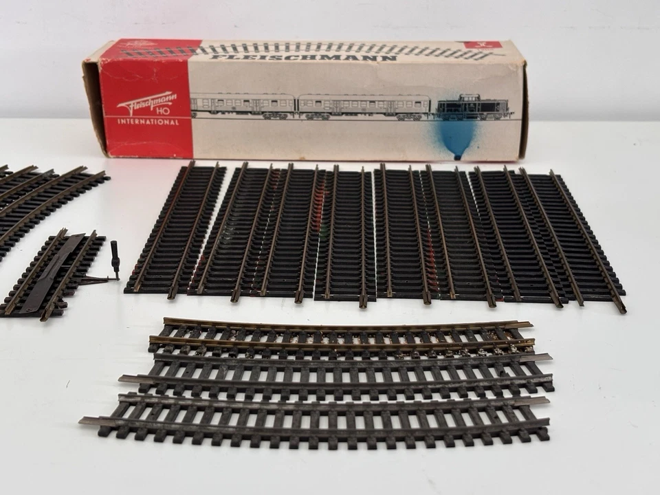 Fleischmann Set 18 Binari Misti H0 + Box Fleischmann vuoto (di altro tipo) - Immagine 3 di 4