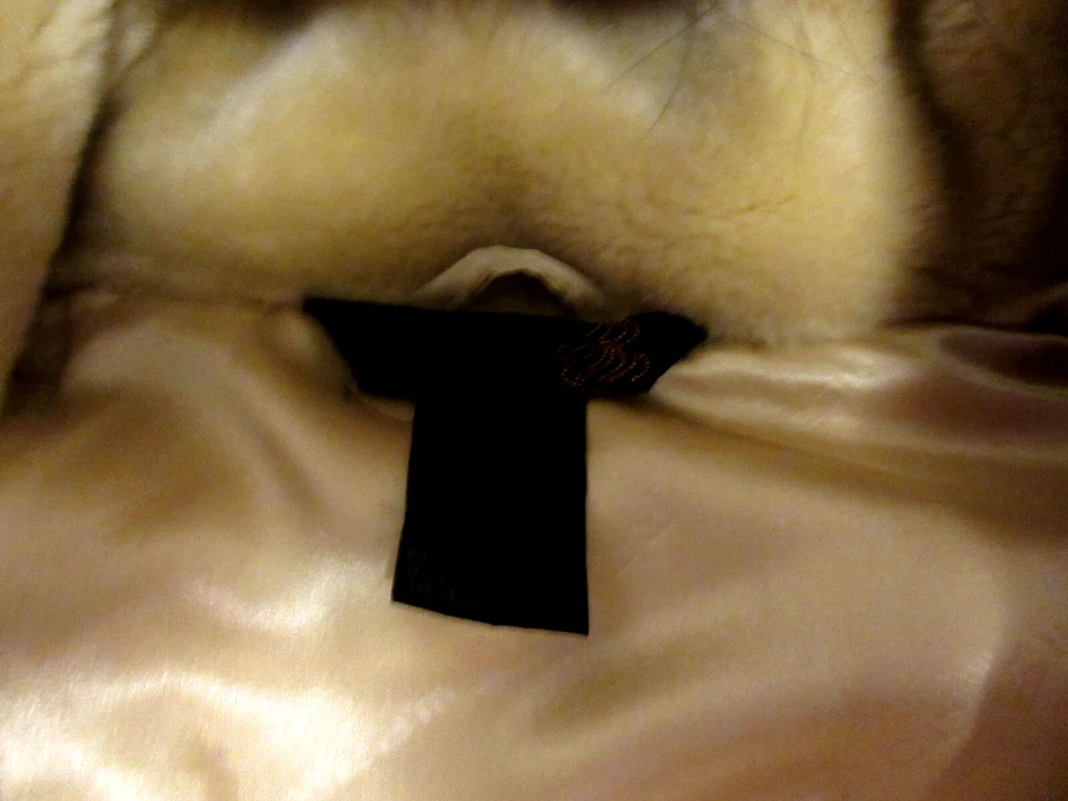 Vintage Roca Wear Women's Gold, Hooded Jacket Size Small - Image 4 of 4