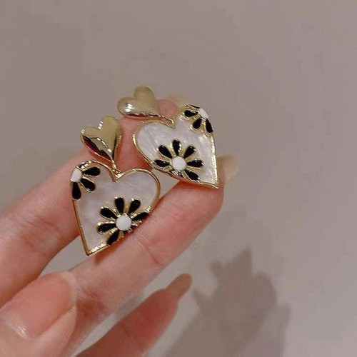 Daisy Flower Stud Earrings - Alloy Push Back Earring Asymmetrical Zinc Jewelry - Picture 19 of 32