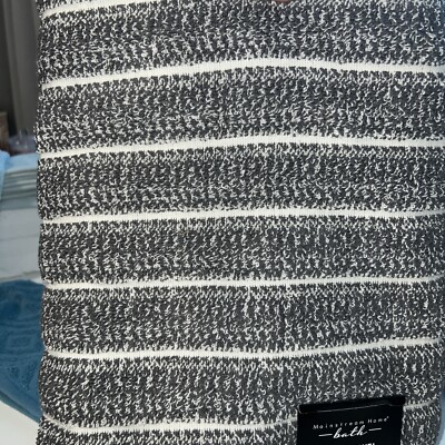 Mainstream Salem 30'' x 54'' Bath Towel, Charcoal, NWT (BT1)