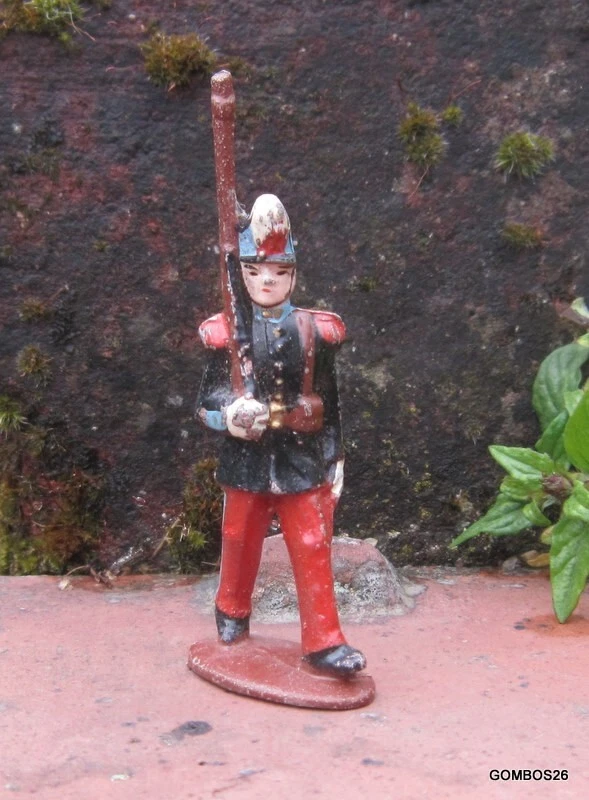 Quiralu Allemand – Bras Levés – Figurine Rare – Occasion