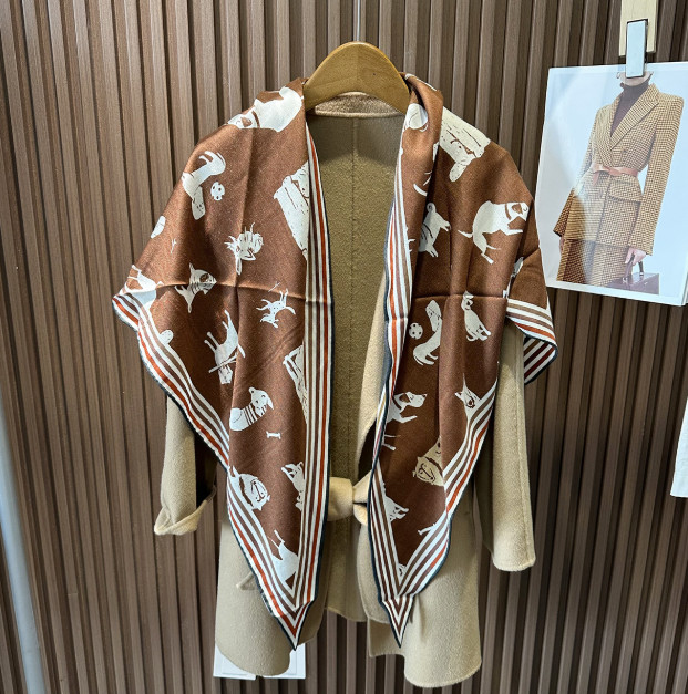 70% Cashmere 30% Silk Scarf 183cmX130cmX130cm icon Print Triangle Shawl new