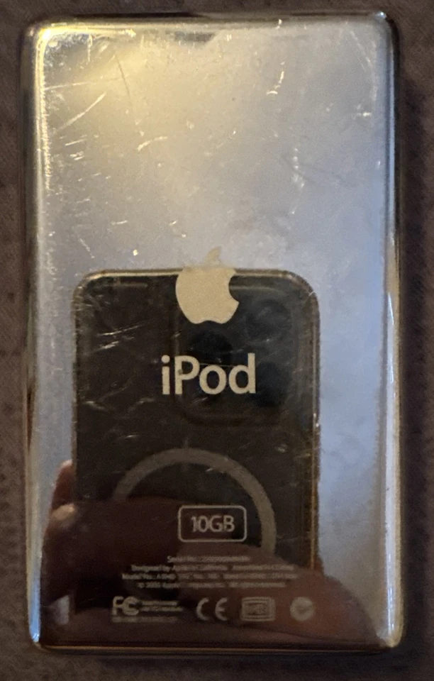 iPod 3rd Gen (10 GB) A1040 Fast Ship White Very Good Used 1908 Songs Country - Image 4 of 4