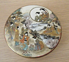 ANTIQUE JAPANESE MEIJI SATSUMA POTTERY HAND PAINTED LIDDED BOX