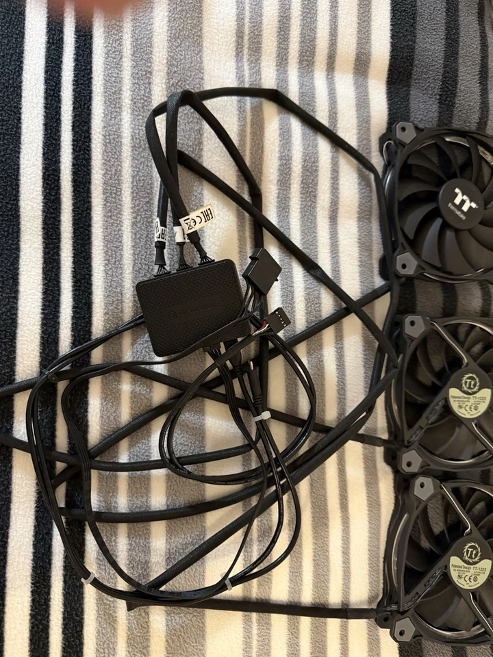 Thermaltake Riing Plus 14 RGB 3x Gehäuse Lüfter Set Office Multimedia Gaming - Bild 3 von 4