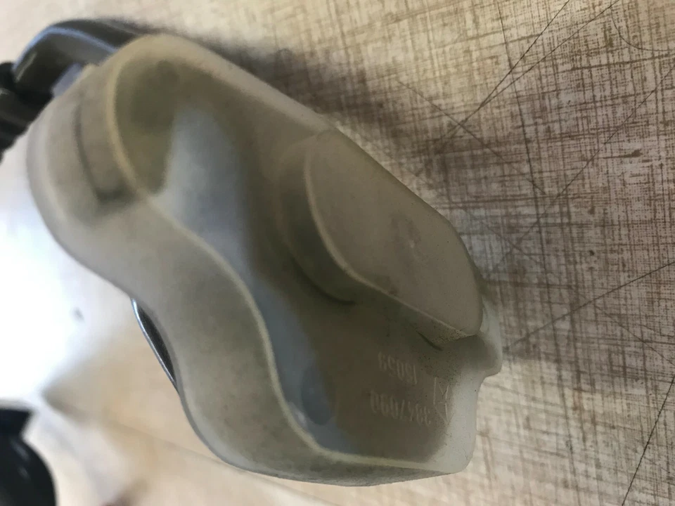 Manguera de descarga Dodge Caravan/Mini Ram Mopar 1984-1986 04773847 Foto 2 de 4