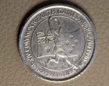 * 1990 COMMONWEALTH GAMES AUKLAND  NEW ZEALAND MEDALLION  #BIL24