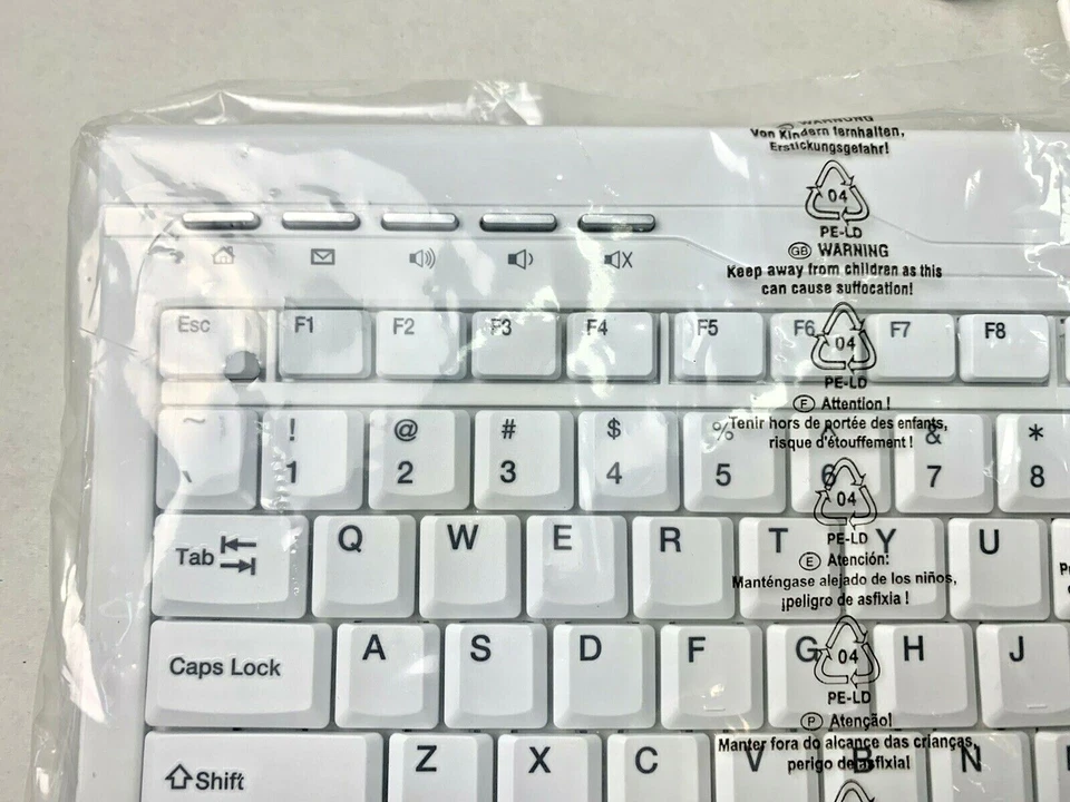 Unbranded Computer White Keyboard WK30 USB 15.5" - Image 3 of 4