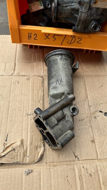 Mercedes-Benz E W123 1984 Ölfilter Halterung 1021800111 PUM40156