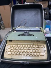 Working SMITH CORONA Coronet Electric Portable in Putty Color w/carry Case thumbnail