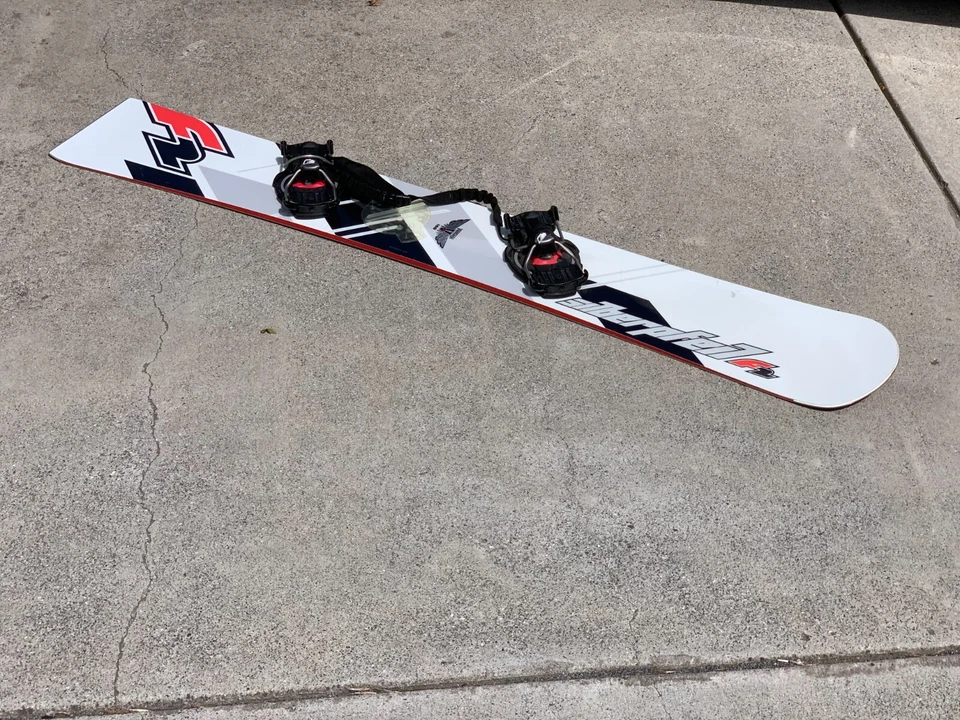 F2 Silverpfeil Vantage 169 cm Carv Board Snowboard con fijaciones F2 Race Titanium Foto 2 de 4