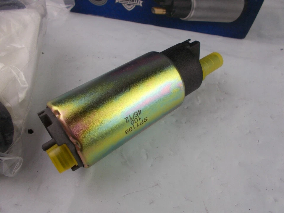 Juego de bomba de combustible y filtro CARQUEST E2496003 se adapta; Lincoln Mark VIII 1997 1998 Foto 2 de 4