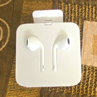 Genuine Apple EarPods Lightning Wired In Ear Earphones White Mic & Call Function