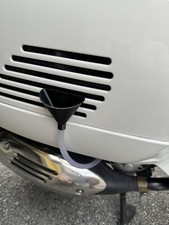 Vespa 300/250GTS Trabbocco Olio Motore Vespa GTS Topping Up Motoröl