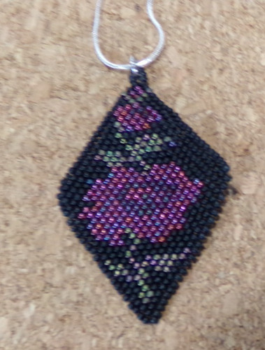 BEADED  MINI FLOWER  2" TAPESTRY PENDANT  SILVER PLATE CHAIN 18"  XL307