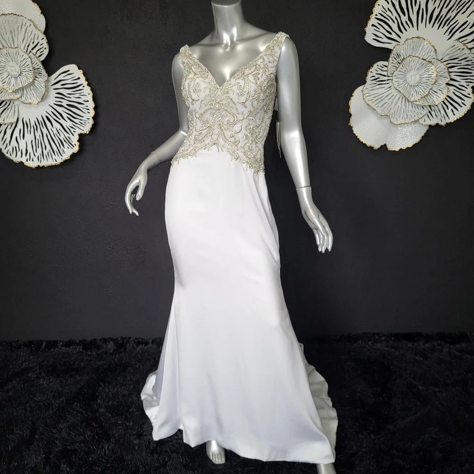NUEVO CON ETIQUETAS~$1699~IMPRESIÓN~TALLA 6/8~VESTIDO DE NOVIA SIRENA BORDADO CON CUENTAS BLANCO Foto 4 de 4