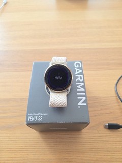 Garmin Venu 3S 41mm Polymergehäuse Gold mit Silikonarmband in Grau