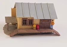 HO SCALE FREIGHT STATION W/LOADING DOCK