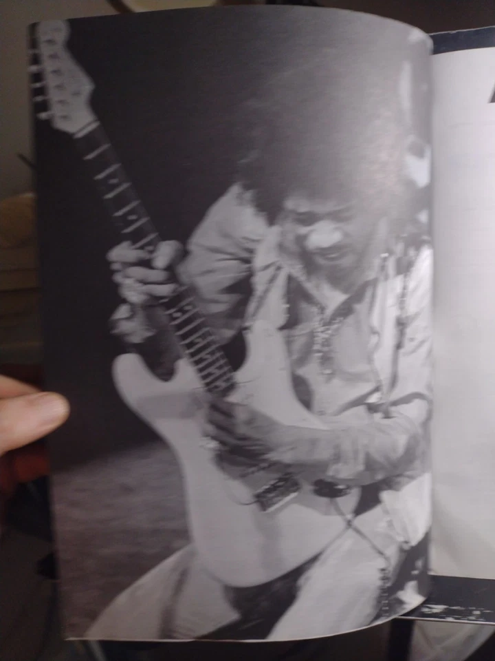 Jimi Hendrix Solos Guitar School Songbook Guitar Tab Guitar Lessons Very Good  - Image 4 of 4