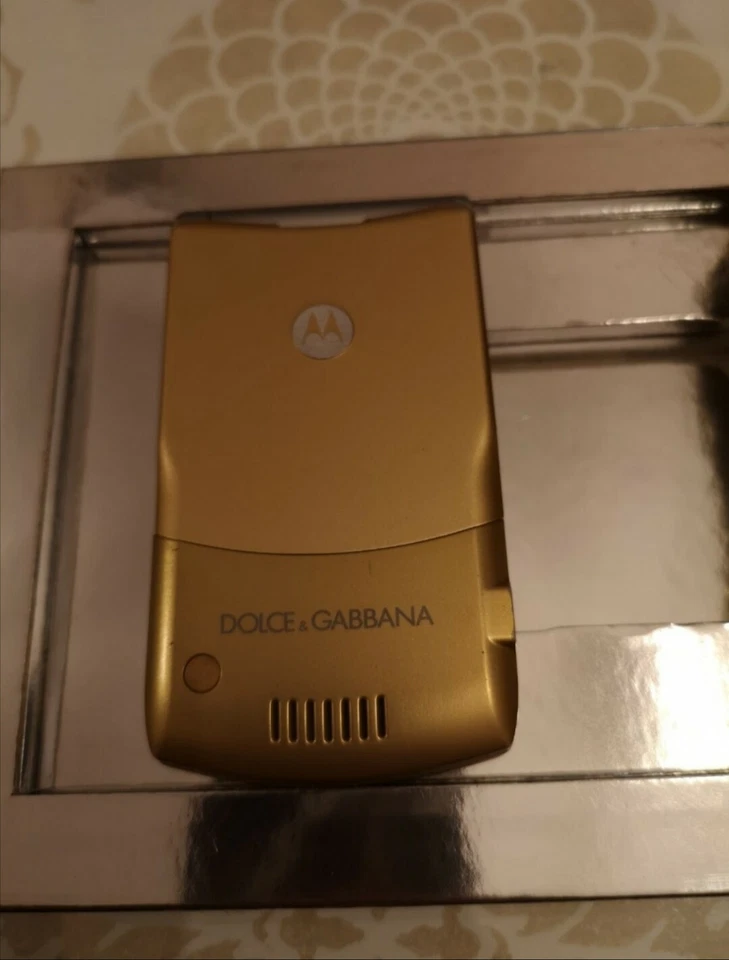 Motorola RAZR V3 - Dolce & Gabbana Oro (Libre) - Imagen 2 de 4