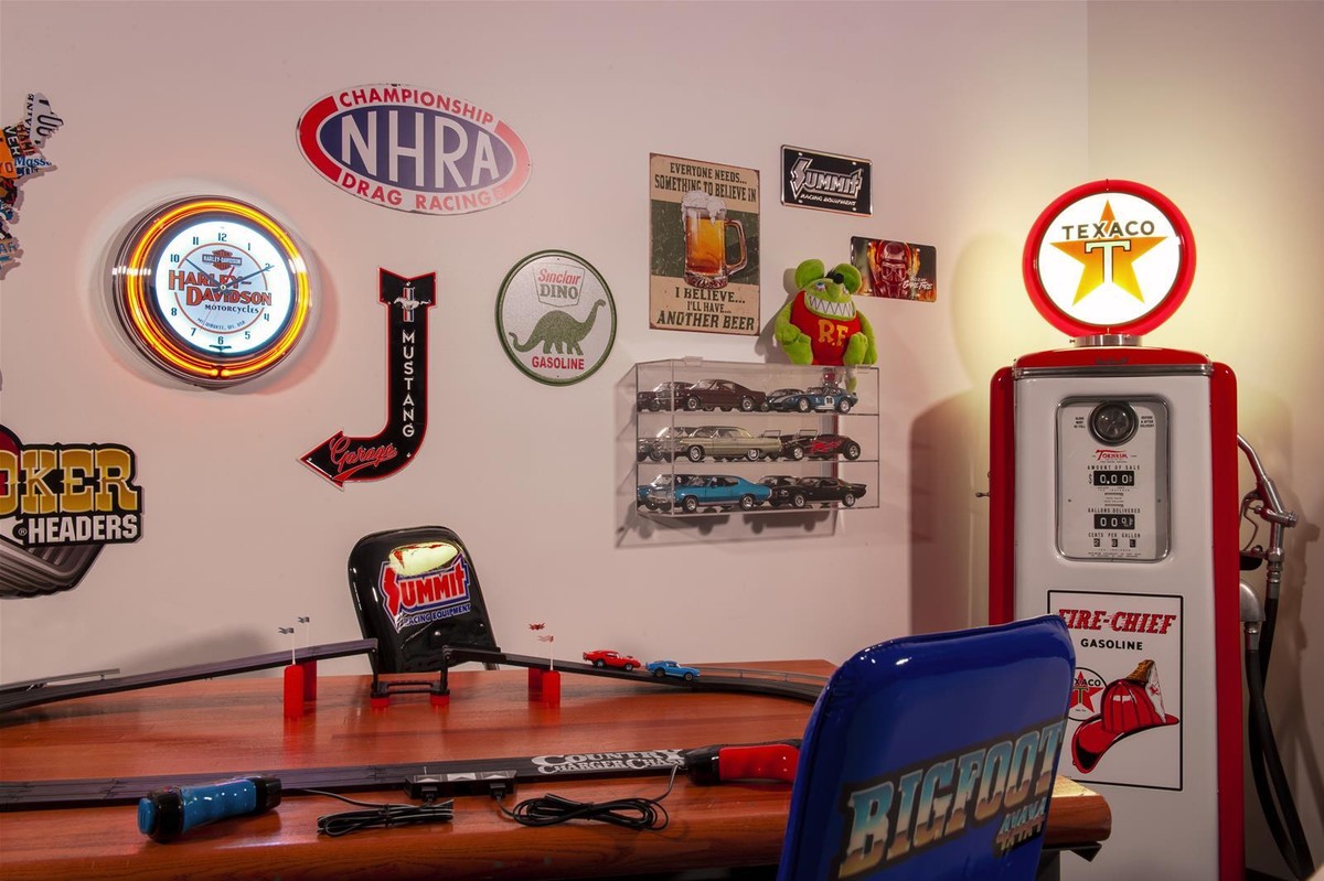 Summit Racing™ Gifts HDL-16623 Harley-Davidson® Genuine Neon Clock