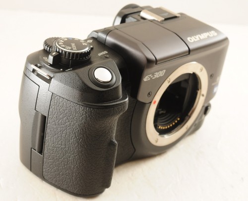 N.MINT Olympus E-300 Four Thirds DSLR Camera Body {8MP} with Battery & Charger - Picture 2 of 13