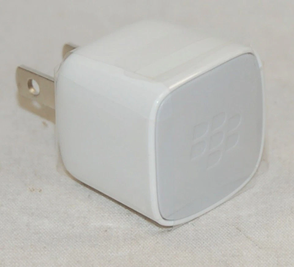NEW Original BlackBerry RIM ASY-31295-002 White USB Wall Charger Adapter - Image 3 of 4
