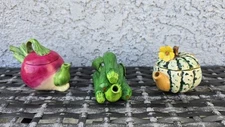 MINIATURE CERAMIC TEA SET Displayed RADISH ZUCCHINI ACORN SQUASH 3 PC