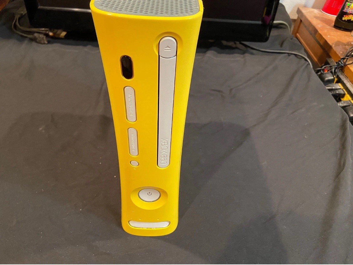 Custom Yellow and White Xbox 360 JASPER V2 Kronos Tonasket console