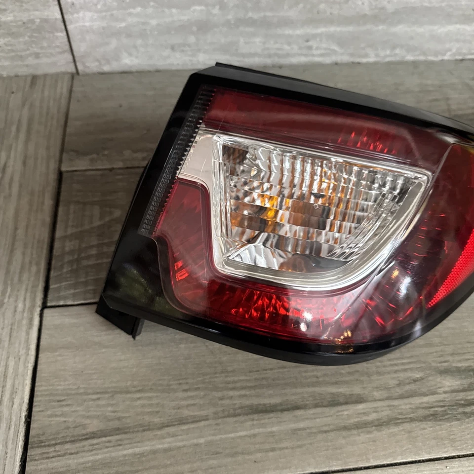 🥇Genuine 原始设备制造商 2013 2015 2016 年 2017 雪佛兰 Traverse 右右手尾灯 — 第 3/4 张图片