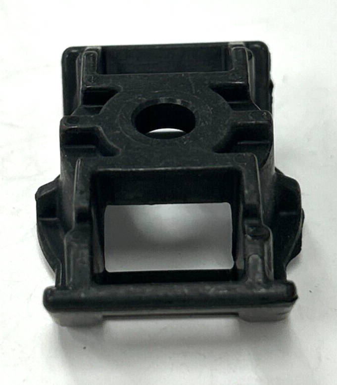 NAVISTAR HOSE AND CABLE 2 WAY GUIDE PART NO 4039319C1 LOT OF