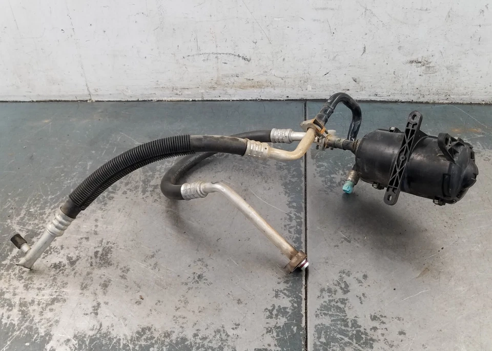 2006 Grand Marquis / Crown Vic Victoria A/C Receiver Dryer / Hoses #53752 Y1 - Image 4 of 4