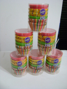 LOT 6 PKS WILTON STANDARD BAKING CUPS 900 SEALED CLEAR CONTAINER  6 DESIGNS