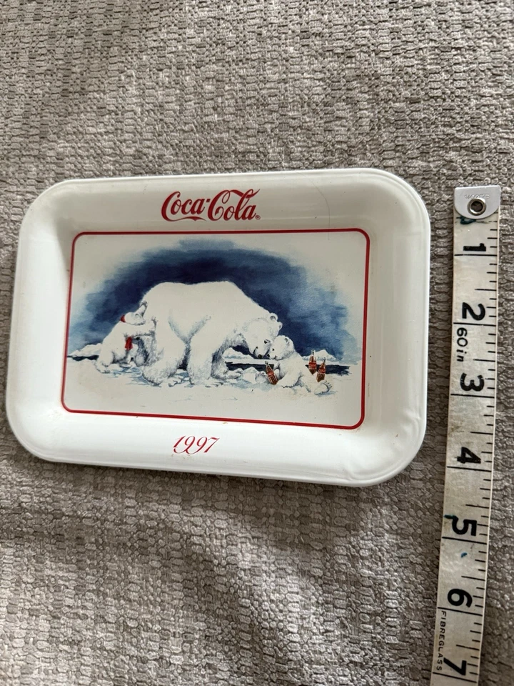 Mini bandeja de lata de metal blanca Coca-Cola 1997 vintage con el oso polar y los cachorros 1997 Foto 4 de 4