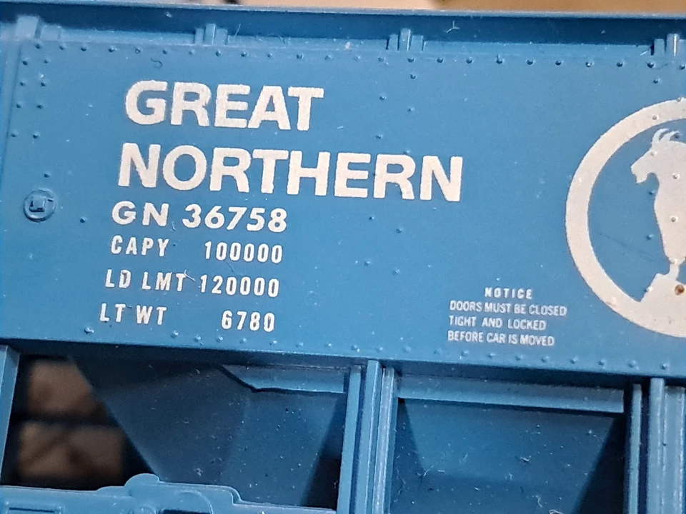Roundhouse Ho 1/87 Model Train Kit Great Northern ORE Hopper Car G.N.-SHORTY - Image 3 of 4