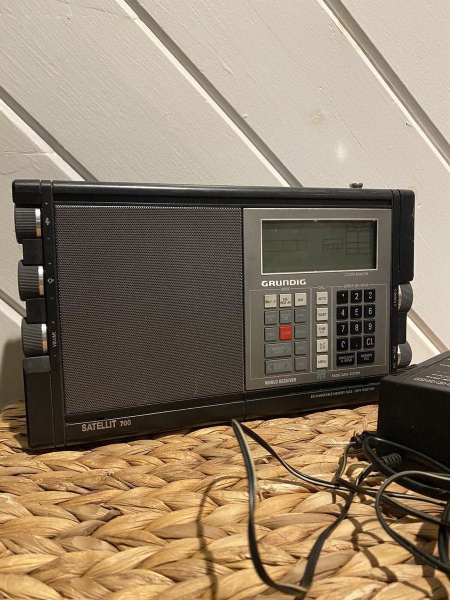 超美品GRUNDIG SATELLIT 700 本体 ワールドレシーバー GRUNDIG ￼ Satellit 700 World Receiver with Power Supply - Good