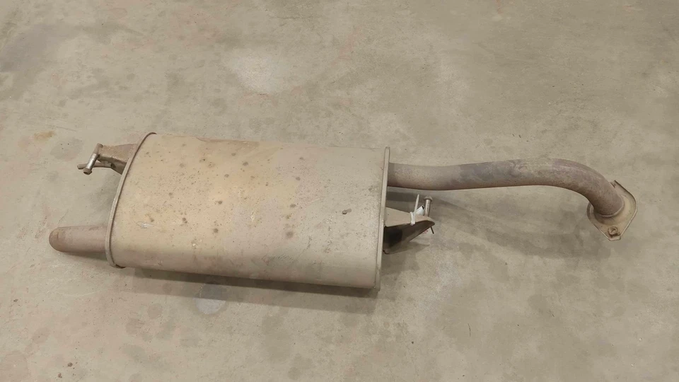 Silenciador de escape trasero Toyota Corolla 2009-2013 1,8 L genuino OEM 174300T050 Foto 2 de 4