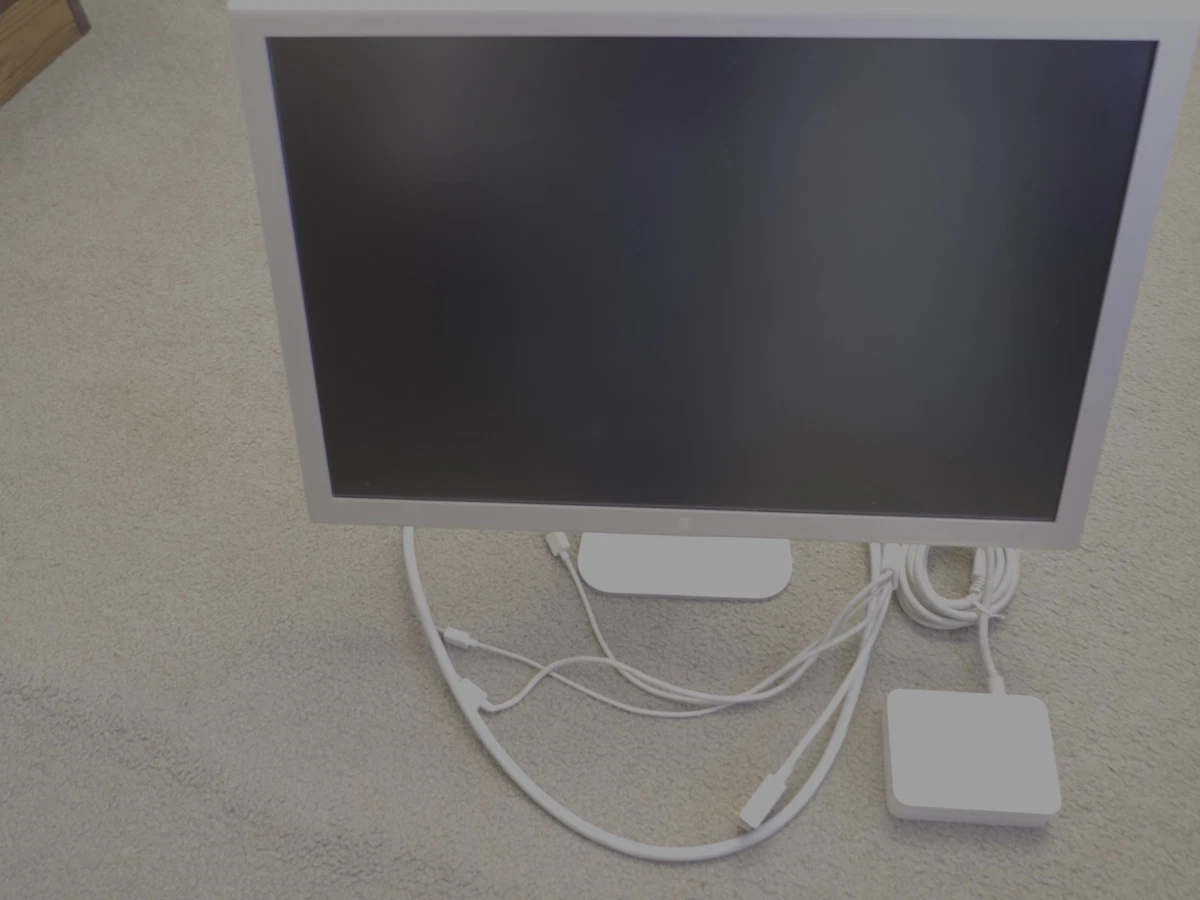 Apple Cinema Display 23 in-24.9 in Screen Computer Monitors for