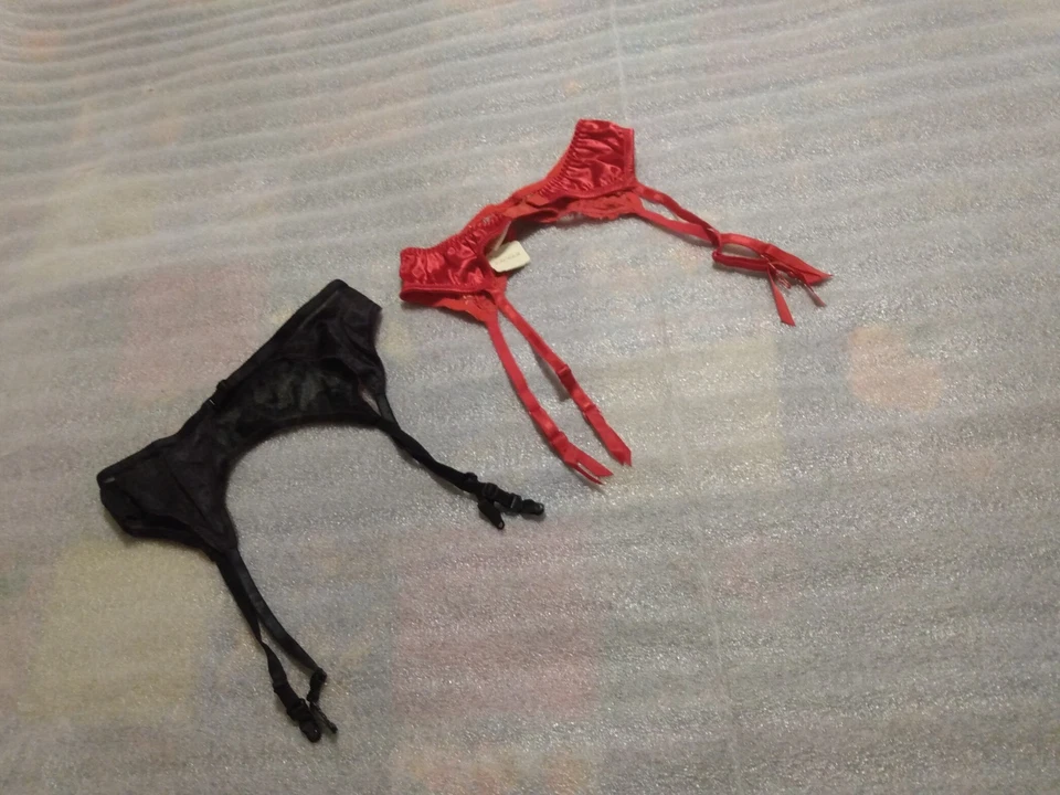 Conjunto de 2 cintos de liga Cacique & JCPenney 1 vermelho tamanho P, 1 preto tamanho único serve para todos - Imagem 4 de 4