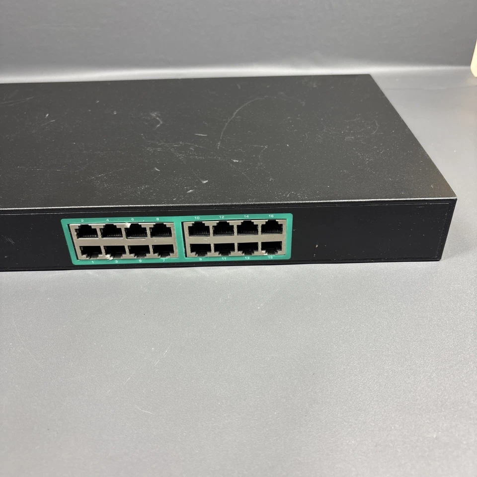 TRENDnet 16-Port 10/100 Mbps PoE+ Switch TPE-S160 - Image 3 of 4