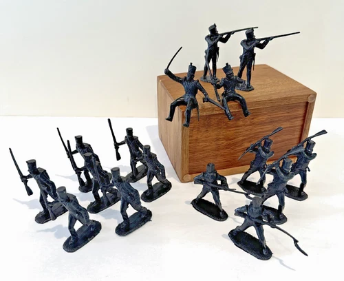 Marx 54 MM Alamo Mexican Shako Infantry Set of 16 Black VINTAGE Plastic Soldiers