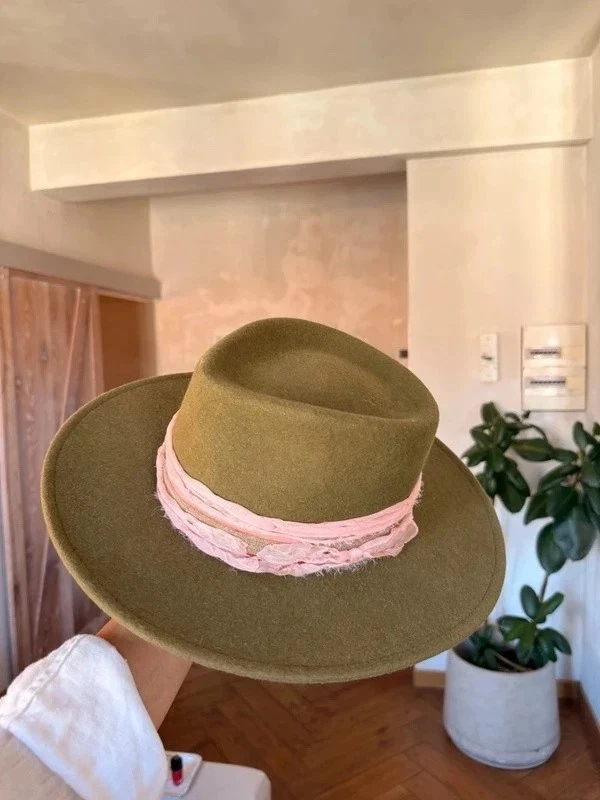 Sombrero Fedora Cocoshnik Jack Olivia lana caqui cinta rosa talla 57 nuevo - Imagen 3 de 4