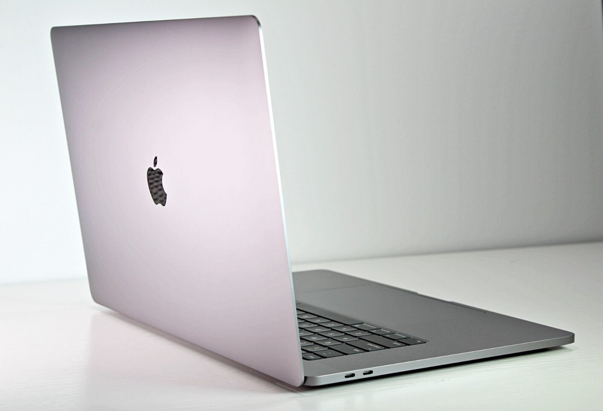 2019 Silver Apple MacBook Pro 2.3GHz 16-inch 32GB RAM 4TB SSD