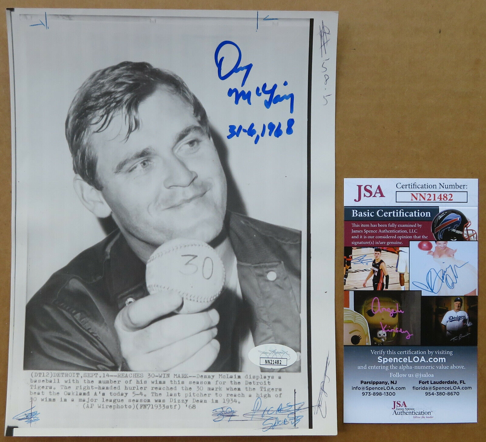 Detroit Tigers Denny McLain Signed wire photo 30th win 9-14-68 B&W SI photo  JSA