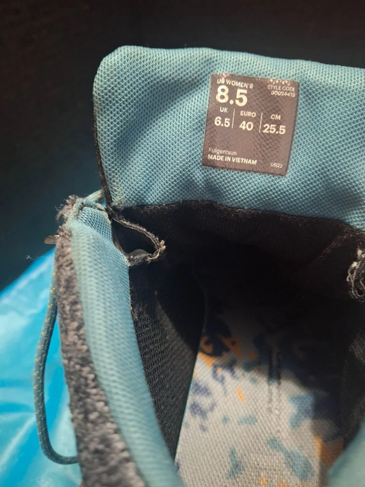 Botas de caminhada femininas Outdoor Afro X REI Co-Op tamanho 8.5 preto/cinza - Imagem 3 de 4