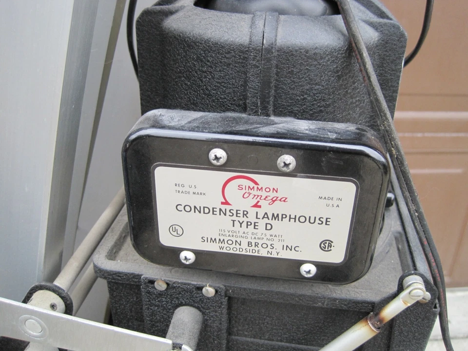 Ampliador Omega vintage con condensador y lámpara tipo D3 DIII Foto 4 de 4