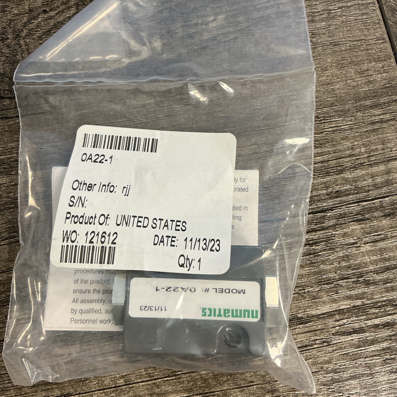 Numatics 1/8 inch Shuttle Valve Model# OA22-1 NOS