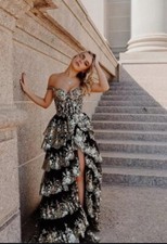 BRAND NEW Sherri hill prom dress 55500 black/silver. Size 4