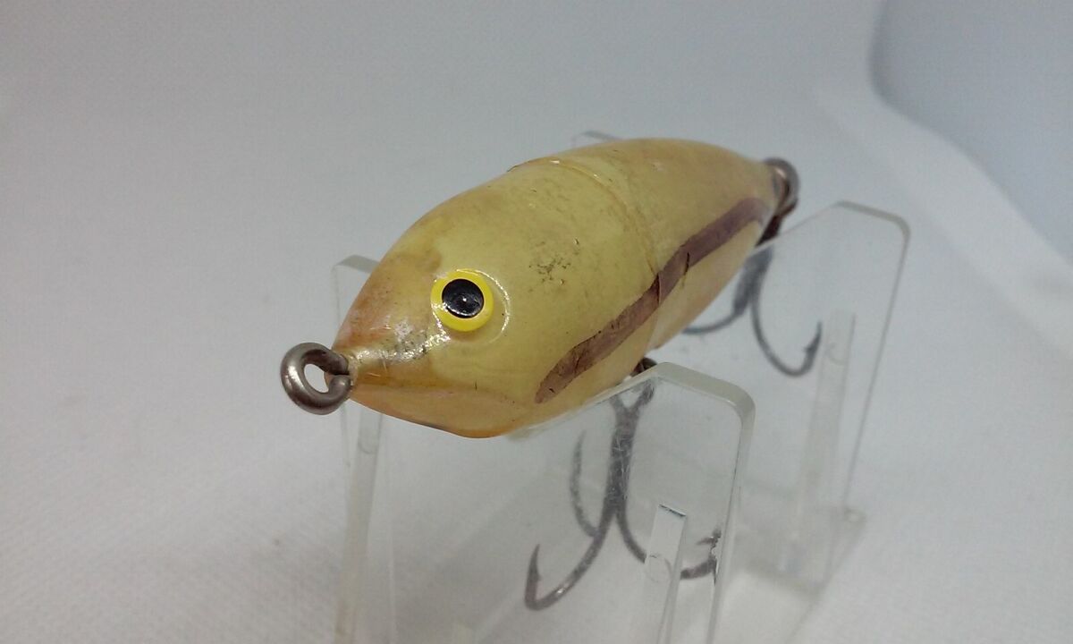 VINTAGE Wood Spot Tail Minnow Translucent 2 3/4 VINTAGE Wood Spot Tail Minnow Translucent 2 3/4