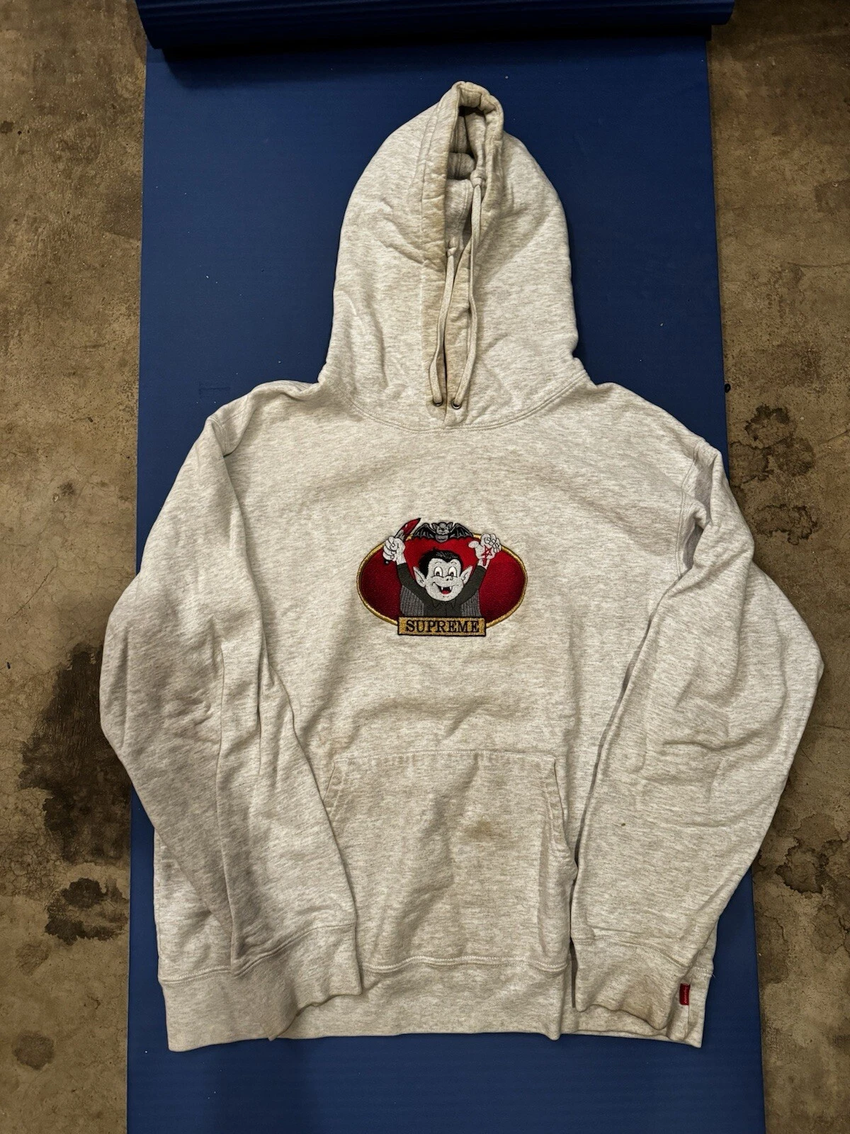Sweat à capuche Supreme Vampire Boy M gris